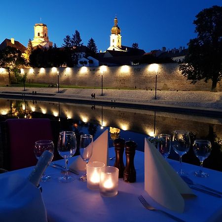 Arany Szarvas Fogadó és Captain Drakes Pub Győr Extérieur photo