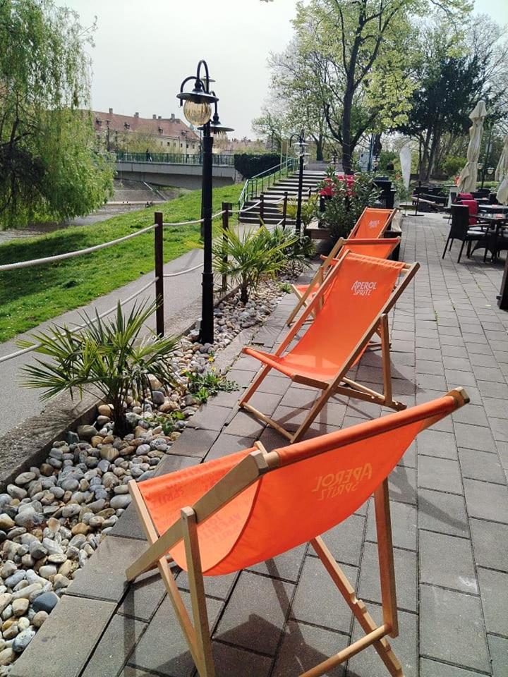 Arany Szarvas Fogadó és Captain Drakes Pub Győr Extérieur photo